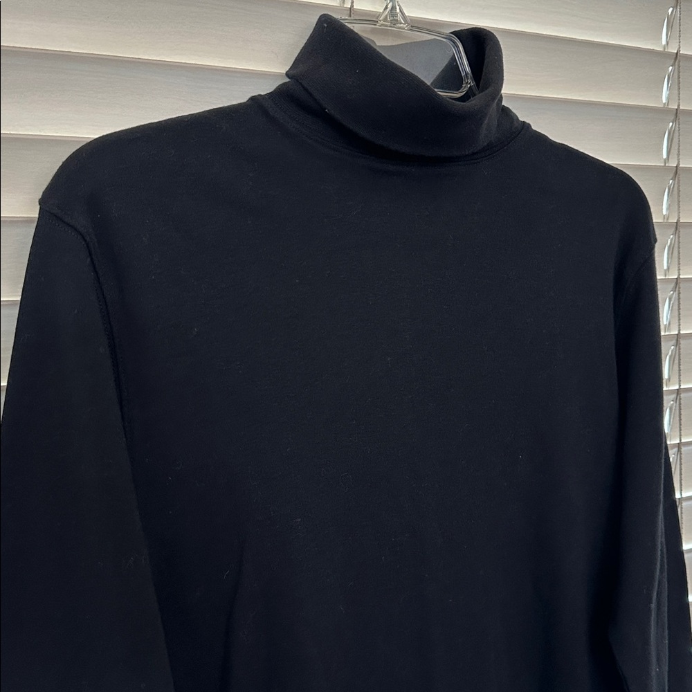 A Bundle of Three Turtleneck Top (Black) and Sweaters (Brown, Navy Blue) Size M - Picture 3 of 13